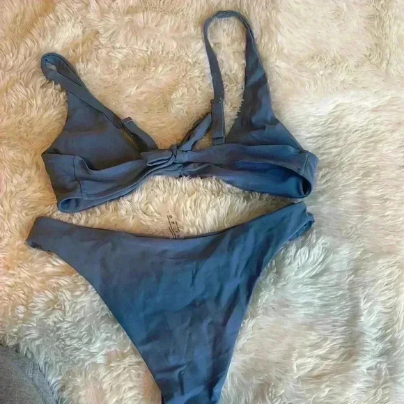 Twist Front Knot Back Bikini Swimsuit - Picture 4 of 6